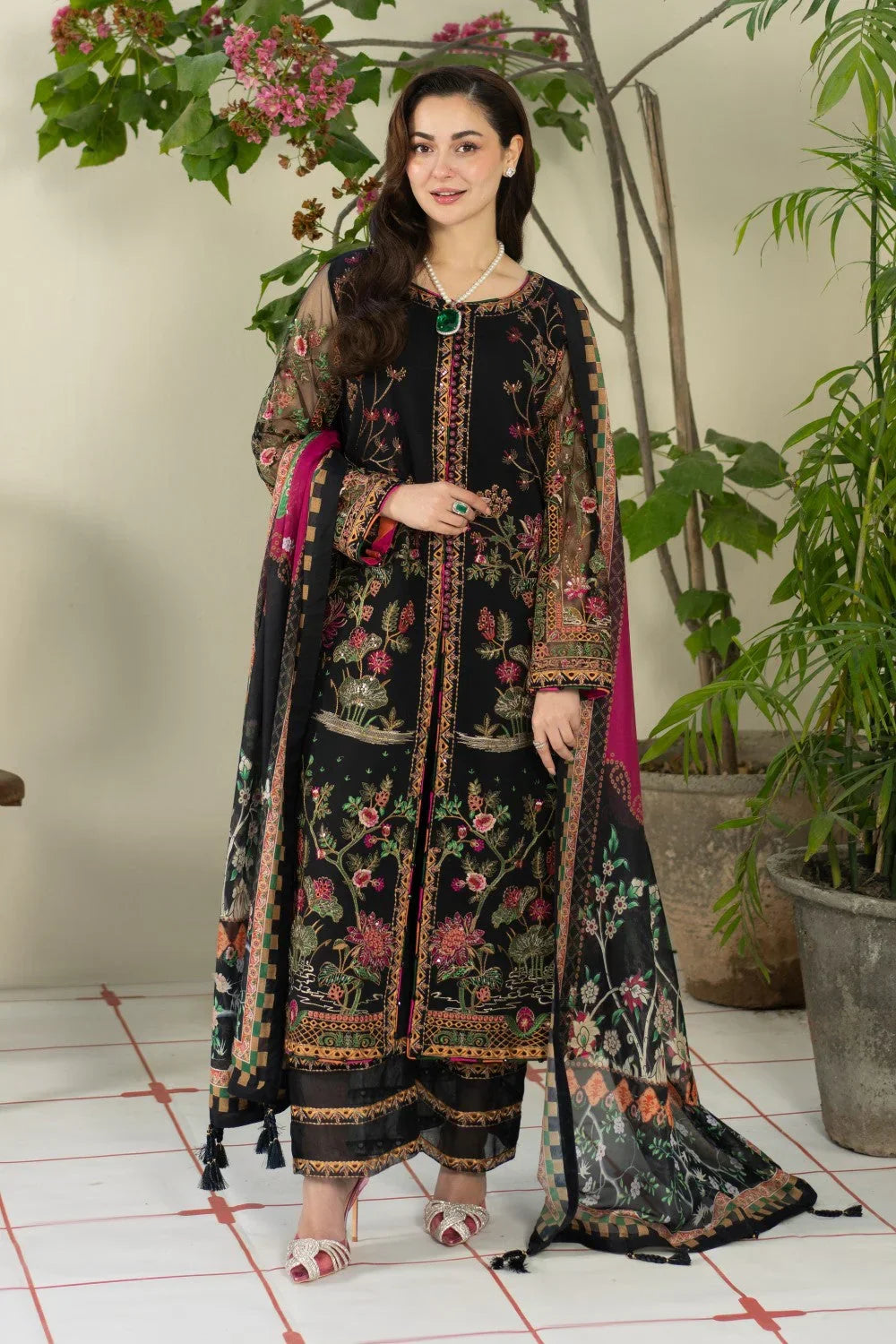 New Embroidery beautiful Artical Lawn 3pc