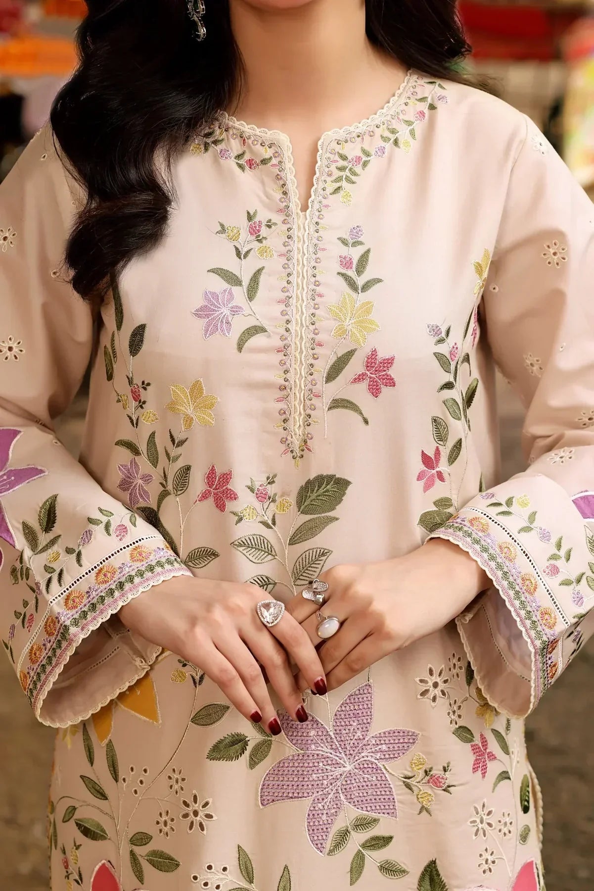 New Embroidery beautiful Artical Lawn 3pc
